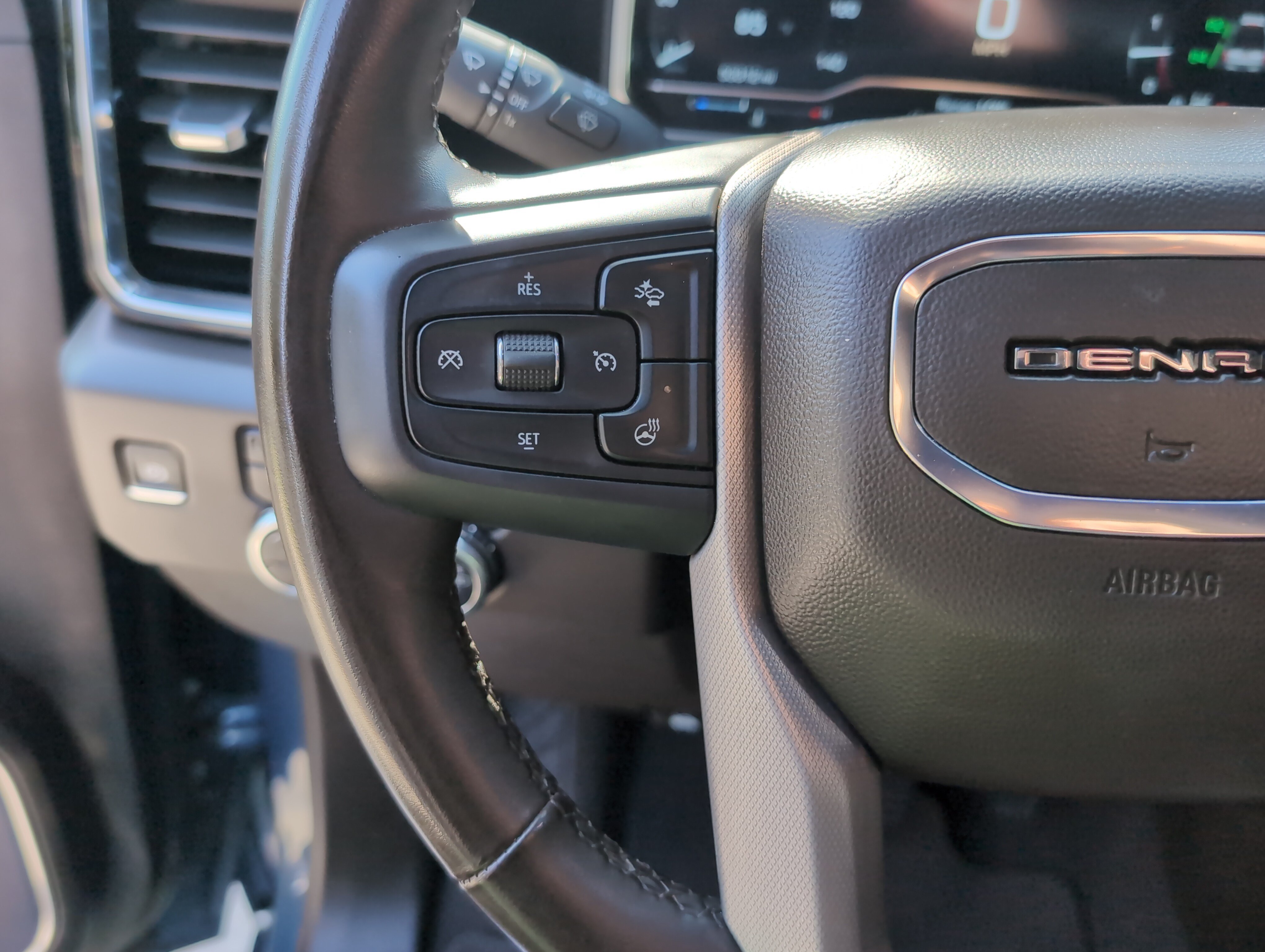 Used 2025 GMC Sierra 3500 Denali w/ Denali Reserve Package AWD/4WD image 18