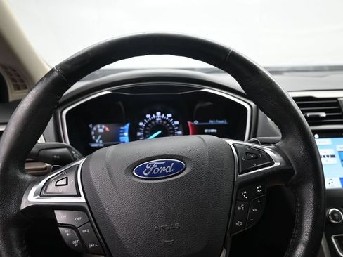 Used 2017 Ford Fusion SE w/ Fusion SE Technology Package FWD image 14