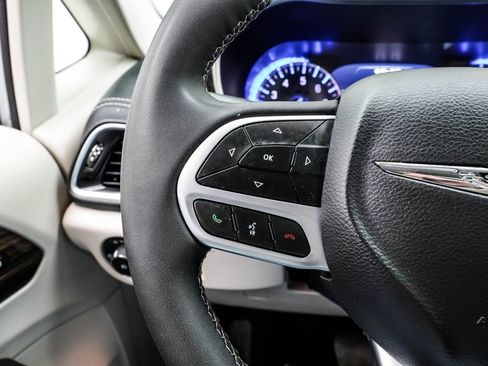 Used 2023 Chrysler Pacifica Limited image 37