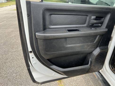 Used 2018 RAM 2500 Tradesman w/ Chrome Appearance Group image 28