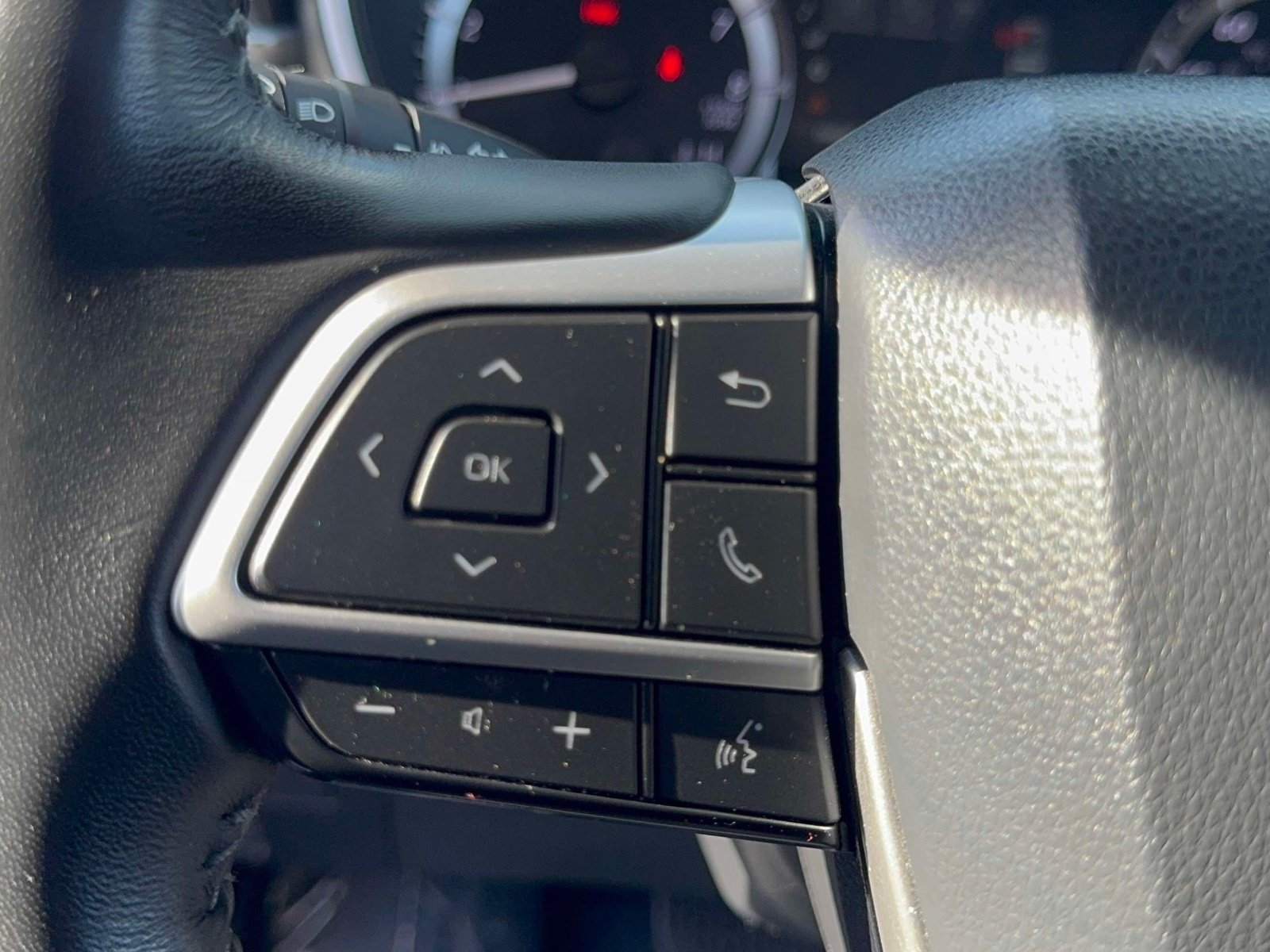 Used 2023 Toyota Highlander XLE AWD/4WD image 16