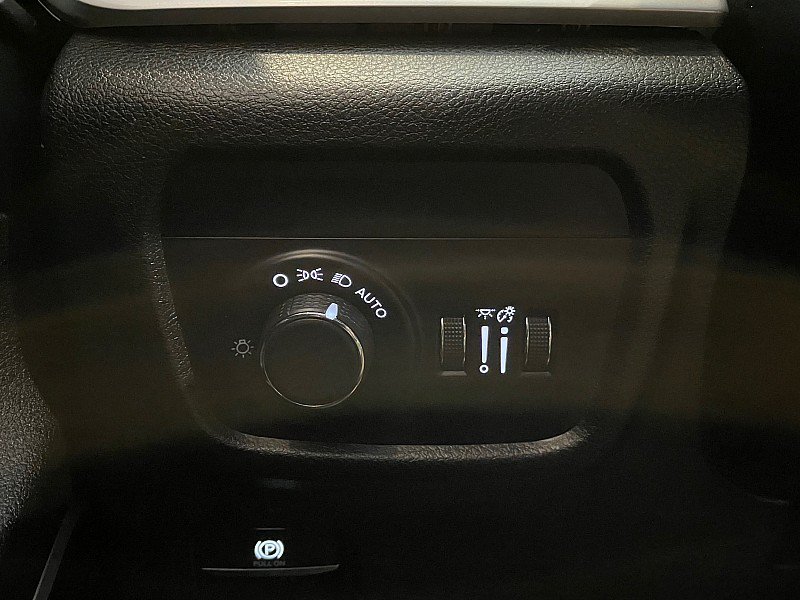Used 2022 Jeep Grand Cherokee L Laredo w/ Luxury Tech Group I AWD/4WD image 16