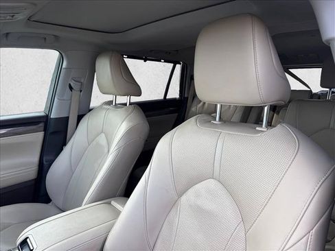 Certified 2021 Toyota Highlander Limited FWD image 16