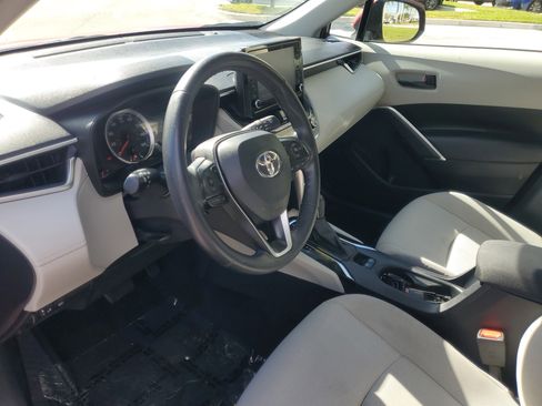 Used 2022 Toyota Corolla Cross LE w/ Moonroof Package image 16
