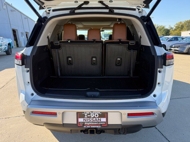 Certified 2025 Nissan Pathfinder Platinum w/ Cargo Package AWD/4WD image 47