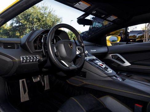 Used 2014 Lamborghini Aventador image 26