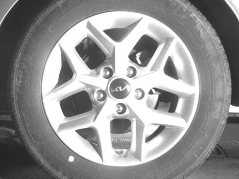Used 2025 Kia Soul LX w/ LX Technology Package FWD image 14