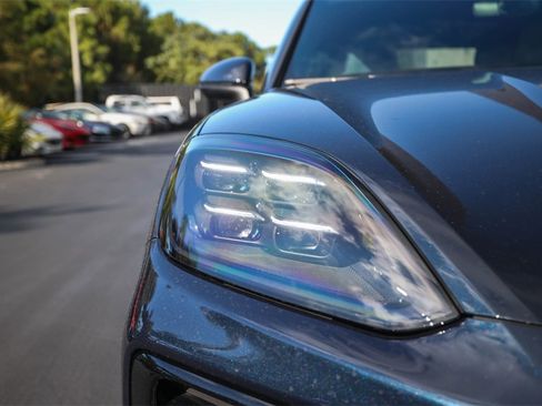 Used 2024 Porsche Cayenne S image 11