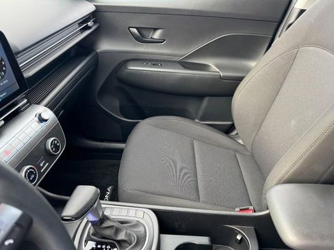 Certified 2025 Hyundai Kona SE image 13