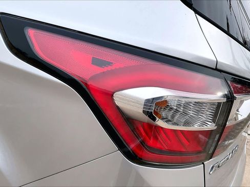 Used 2018 Ford Escape SE image 25