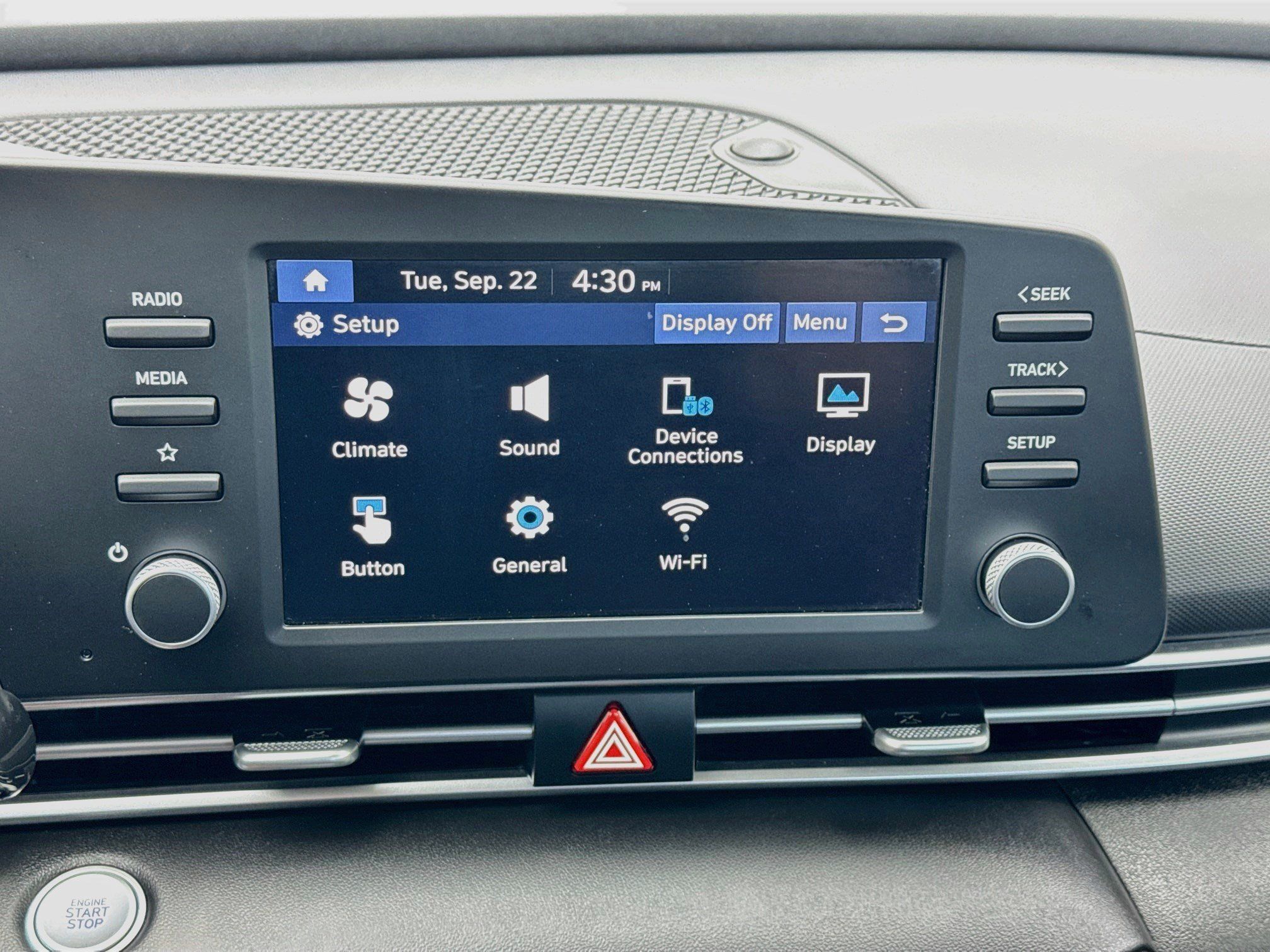 Used 2025 Hyundai Elantra Hybrid FWD image 9
