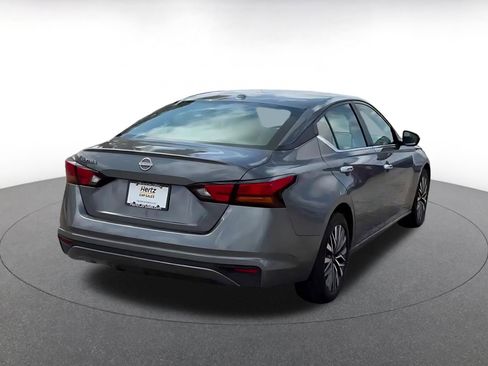 Used 2025 Nissan Altima 2.5 SV FWD image 11