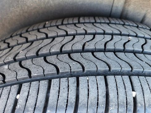 Used 2020 Buick Enclave Essence w/ Sound and Sites Package image 32