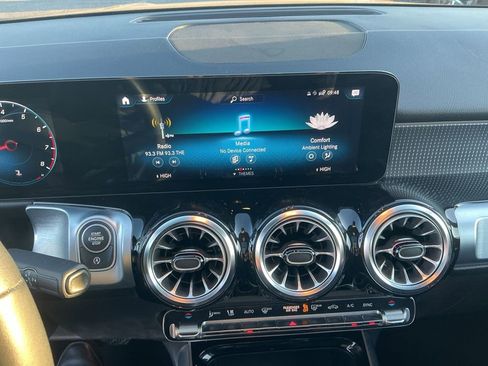 Used 2022 Mercedes-Benz GLB 250 image 16