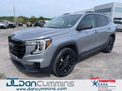 Used 2024 GMC Terrain SLE w/ Driver Convenience Package FWD image 1