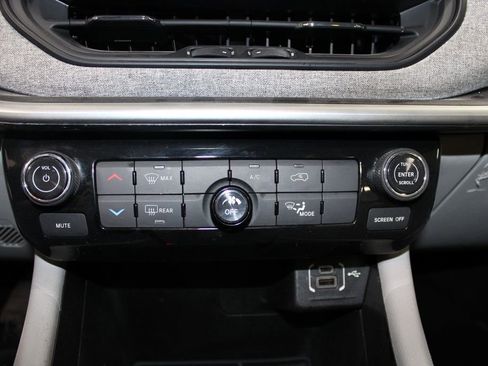 Used 2022 Jeep Compass Latitude image 43