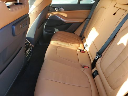 Used 2022 BMW X5 sDrive40i w/ Premium Package image 11