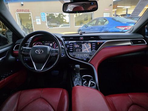 Used 2018 Toyota Camry XSE image 11