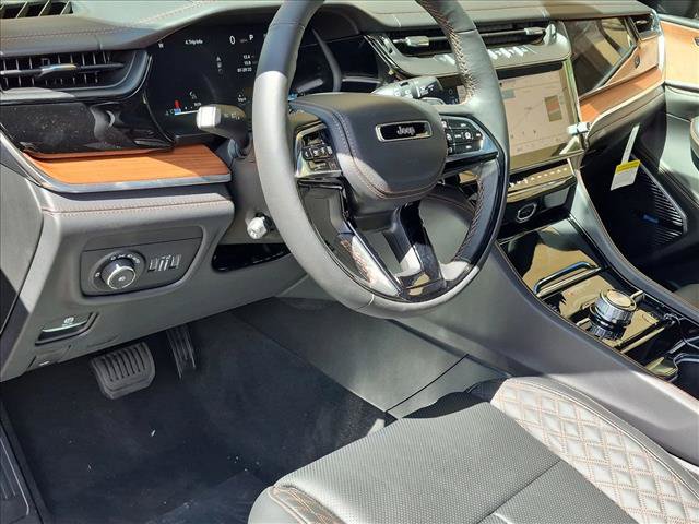 New 2027 Jeep Grand Cherokee Summit AWD/4WD image 3