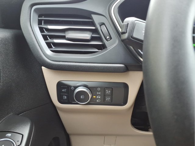 Used 2022 Ford Escape Titanium FWD image 13