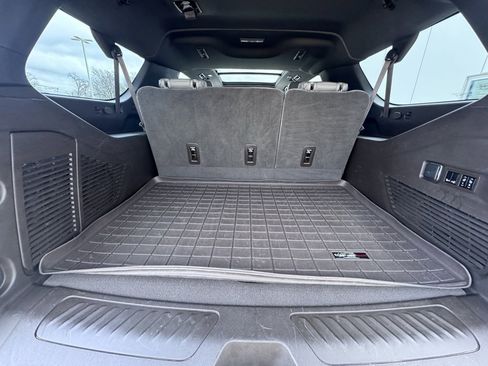 Used 2021 GMC Yukon XL SLT w/ SLT Premium Package image 38