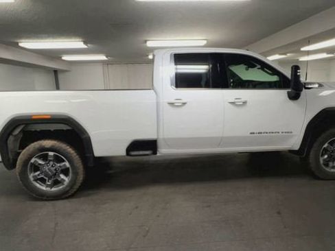 New 2026 GMC Sierra 2500 SLE w/ SLE Value Package; image 9