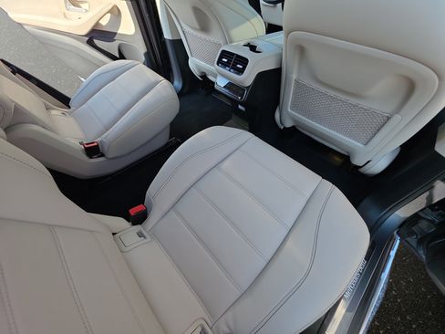 Used 2023 Mercedes-Benz GLS 580 4MATIC image 11