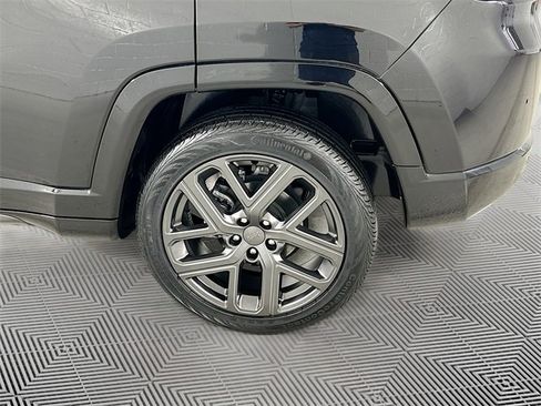 Used 2024 Jeep Compass Limited w/ High Altitude Package image 29