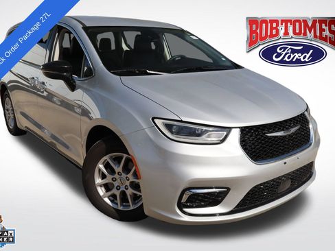 Used 2024 Chrysler Pacifica Touring-L FWD image 1