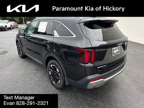 Used 2025 Kia Sorento S w/ Panoramic Sunroof Package FWD image 5