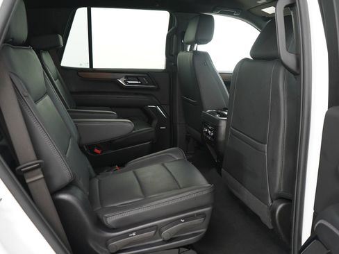 Used 2025 GMC Yukon Denali AWD/4WD image 13