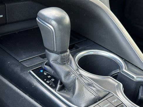 Used 2018 Toyota Camry XSE FWD image 18