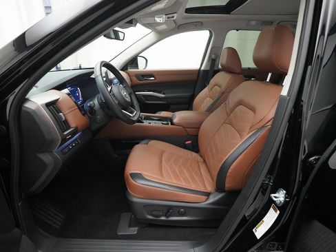 Certified 2024 Nissan Pathfinder Platinum w/ Cargo Package image 7