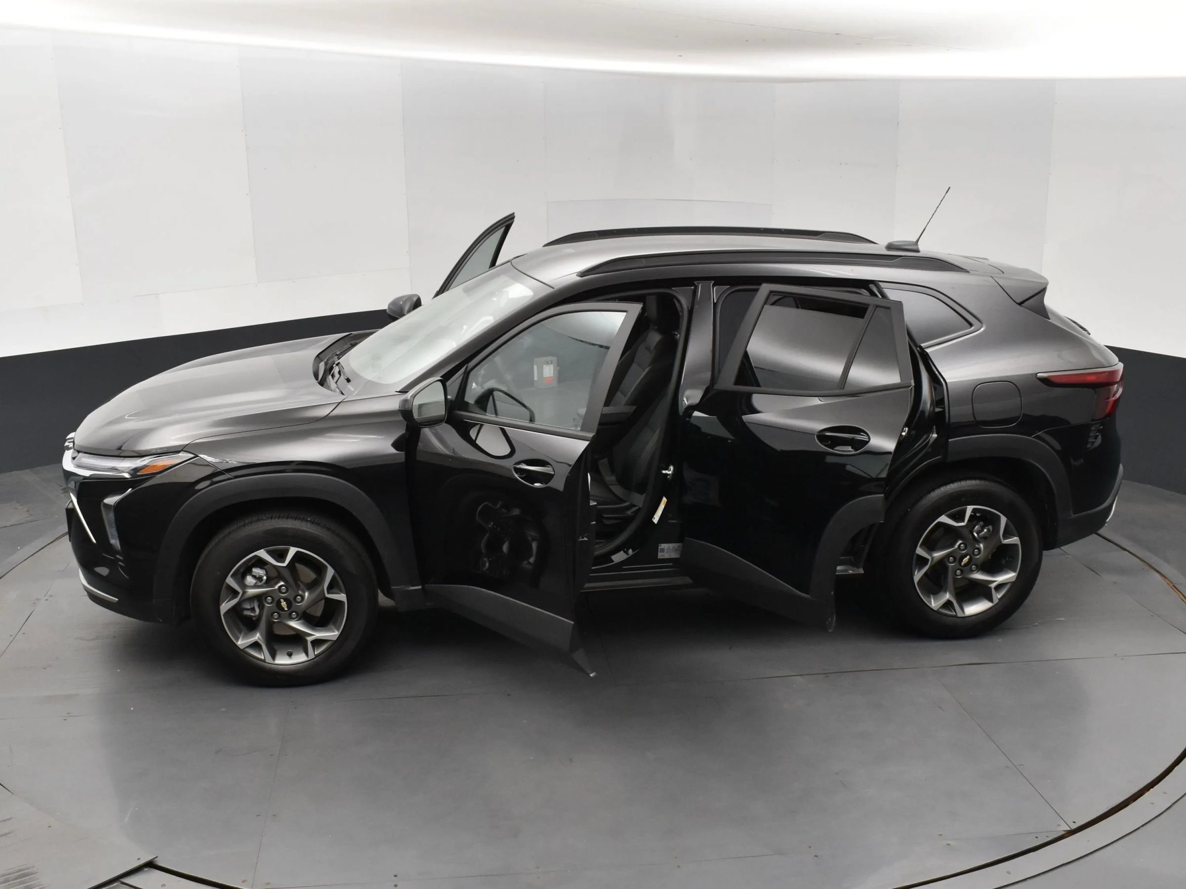 Used 2026 Chevrolet Trax LT FWD image 7