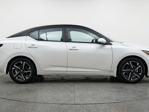 Used 2025 Nissan Sentra SV FWD image 11
