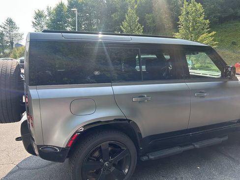 Certified 2024 Land Rover Defender 110 X-Dynamic SE AWD/4WD image 6