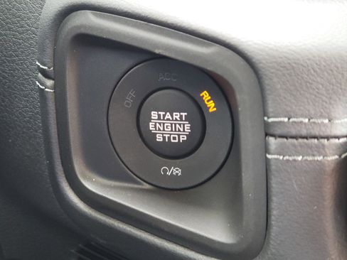 New 2025 Jeep Gladiator Sport image 23