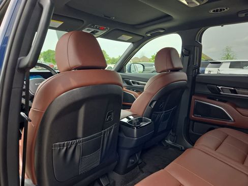 Used 2025 Kia Telluride SX image 16