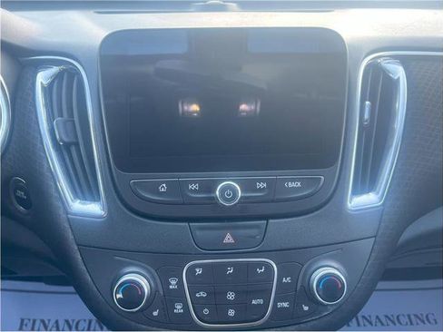 Used 2019 Chevrolet Malibu LT image 16