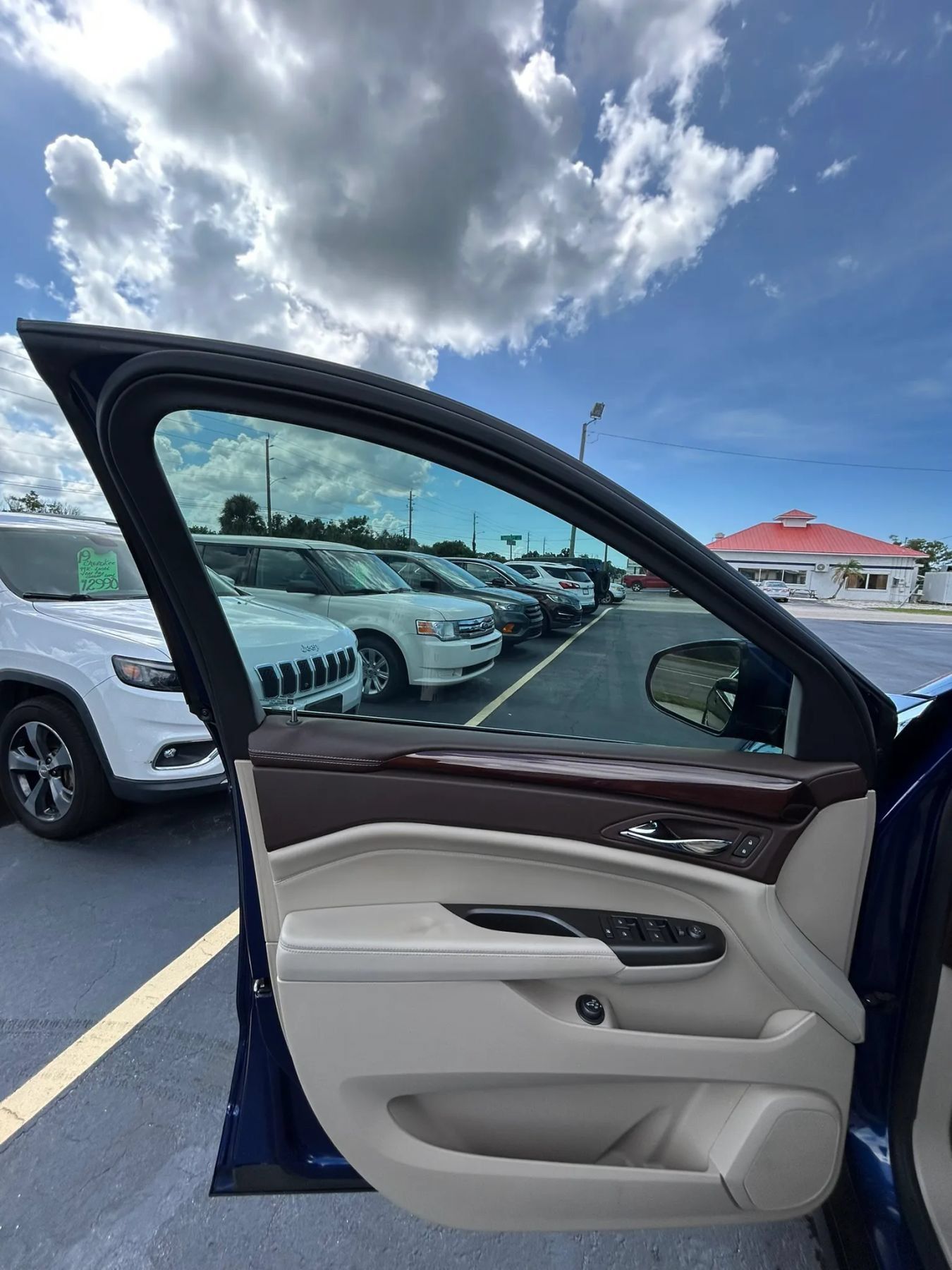 Used 2012 Cadillac SRX Luxury FWD image 24
