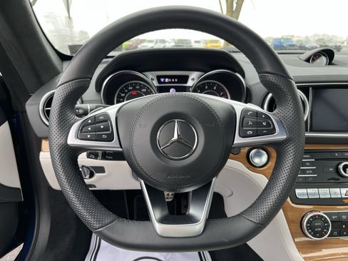 Used 2019 Mercedes-Benz SL 550 image 21