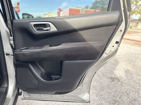 Used 2015 Nissan Pathfinder SV FWD image 27