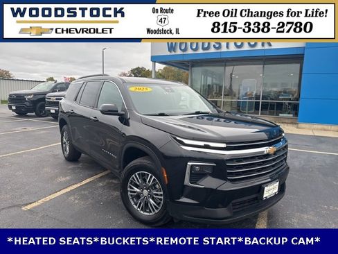 Used 2025 Chevrolet Traverse LT image 1