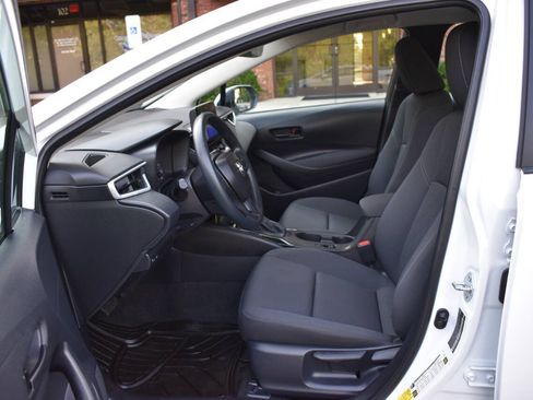 Used 2025 Toyota Corolla LE FWD image 7
