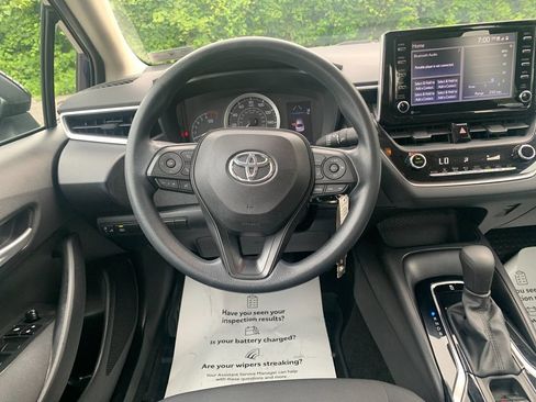 Used 2021 Toyota Corolla LE FWD image 17