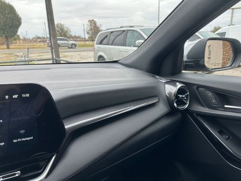 Used 2025 Chevrolet Equinox LT image 34