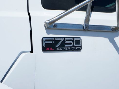 Used 2013 Ford F750 2WD Regular Cab Super Duty image 51