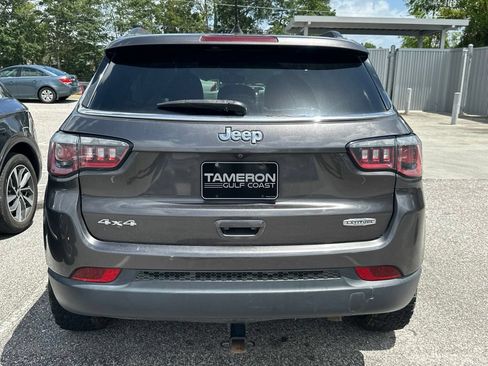 Used 2019 Jeep Compass Latitude w/ Popular Equipment Group AWD/4WD image 3