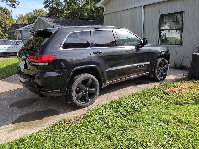 Used 2015 Jeep Grand Cherokee Altitude AWD/4WD image 4