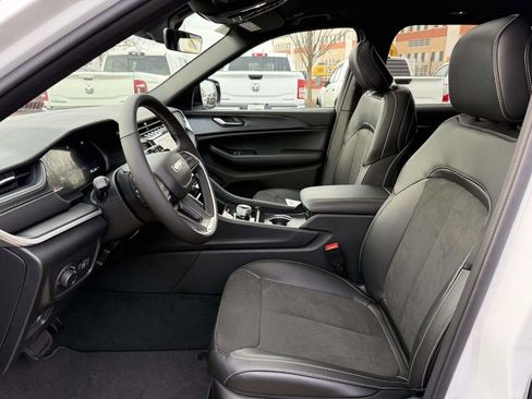 New 2025 Jeep Grand Cherokee Altitude AWD/4WD image 15